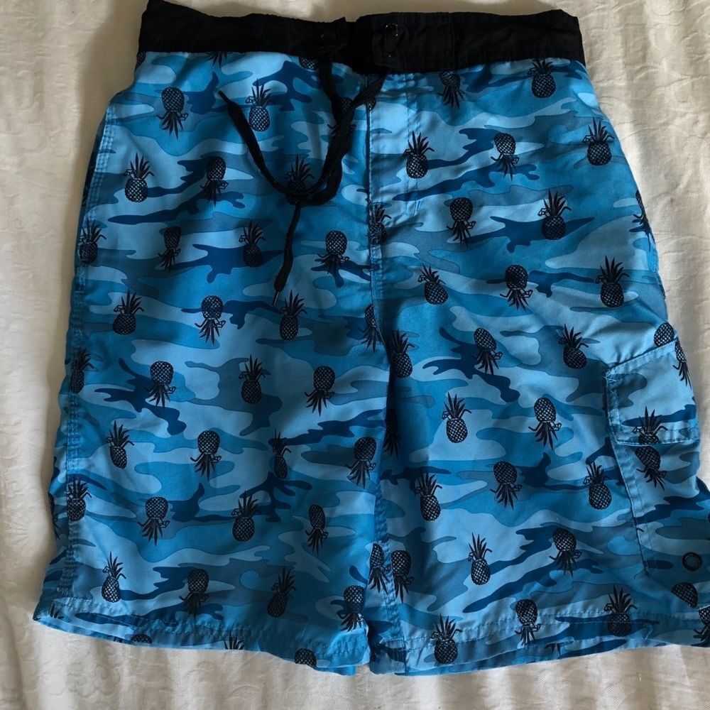 Broken Threads Surf Hybrid board shorts size S GUC